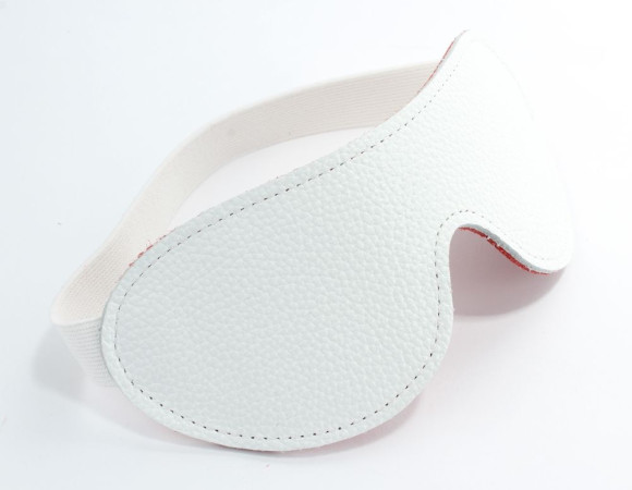 Бело-красная двусторонняя кожаная маска на глаза на резинке Бело-красная двусторонняя кожаная маска на глаза на резинке