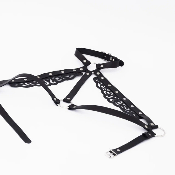 Черная резная портупея с клепками Черная резная портупея с клепками