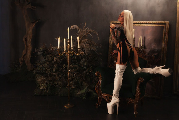 Черный флоггер Scandal из натуральной кожи с замшевыми хвостами - 75 см. Черный флоггер Scandal из натуральной кожи с замшевыми хвостами - 75 см.