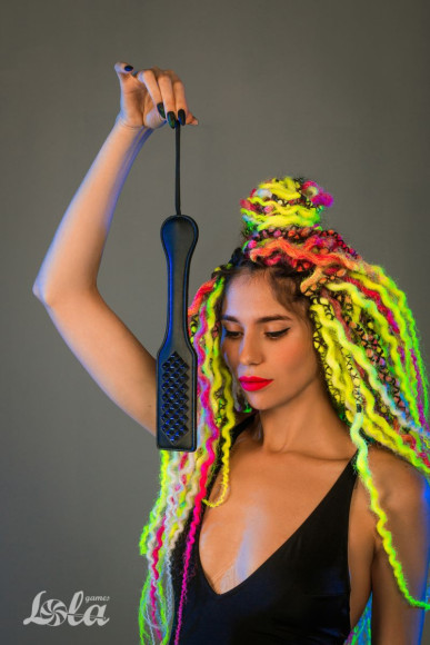 Шлепалка Hot Spot с заклепками - 32 см. Шлепалка Hot Spot с заклепками - 32 см.