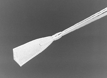 Стек спанкерный с наконечником-хлопушкой белого цвета - 75 см. Стек спанкерный с наконечником-хлопушкой белого цвета - 75 см.