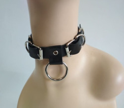 Оригинальный чокер с пряжками и кольцом Оригинальный чокер с пряжками и кольцом
