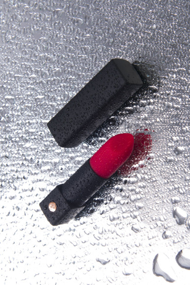 Мини-вибратор в форме помады Exomoon - 8,8 см. Мини-вибратор в форме помады Exomoon - 8,8 см.