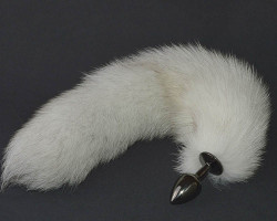 Темная анальная пробка с длинным пушистым хвостиком Темная анальная пробка с длинным пушистым хвостиком