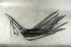 Плеть-флогер  Жгучая  - 75 см.