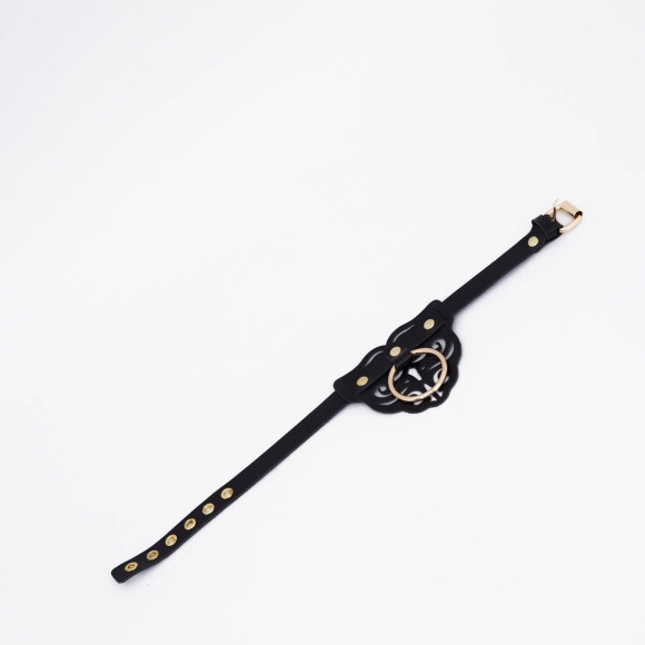 Черный фигурный кожаный ошейник с золотистой фурнитурой Черный фигурный кожаный ошейник с золотистой фурнитурой