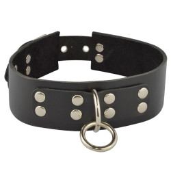 Черный кожаный ошейник с кольцом и клепками Черный кожаный ошейник с кольцом и клепками