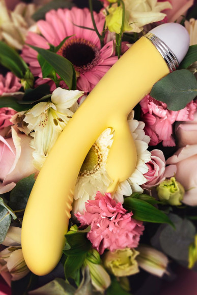 Желтый вибратор-кролик Aster - 22 см. Желтый вибратор-кролик Aster - 22 см.