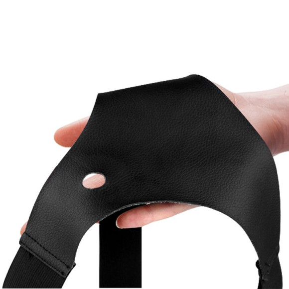 Реалистичный фаллоимитатор на трусиках - 17,5 см. Реалистичный фаллоимитатор на трусиках - 17,5 см.