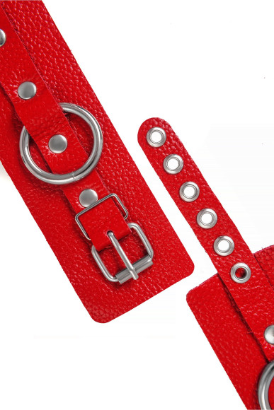 Красные мягкие кожаные наручники с люверсами Красные мягкие кожаные наручники с люверсами