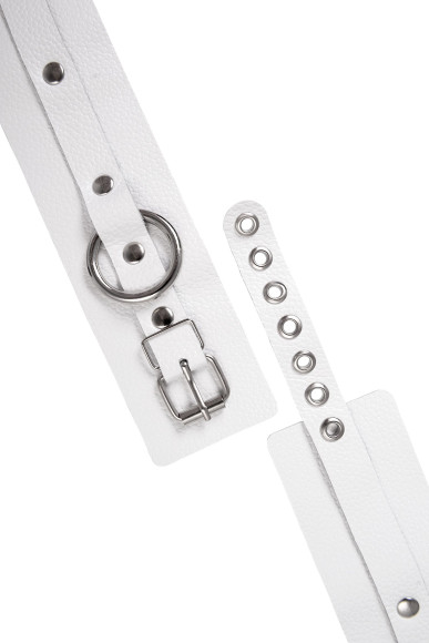Белые мягкие кожаные оковы с люверсами Белые мягкие кожаные оковы с люверсами