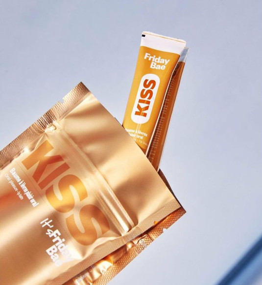 Возбуждающий бальзам для губ Friday Bae Kiss - 15 мл. Возбуждающий бальзам для губ Friday Bae Kiss - 15 мл.