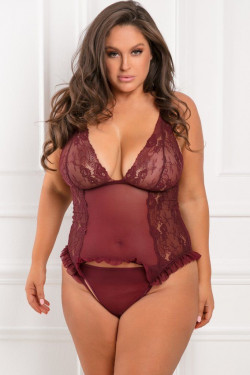 Боди на тонких регулируемых бретелях с кружевными чашками