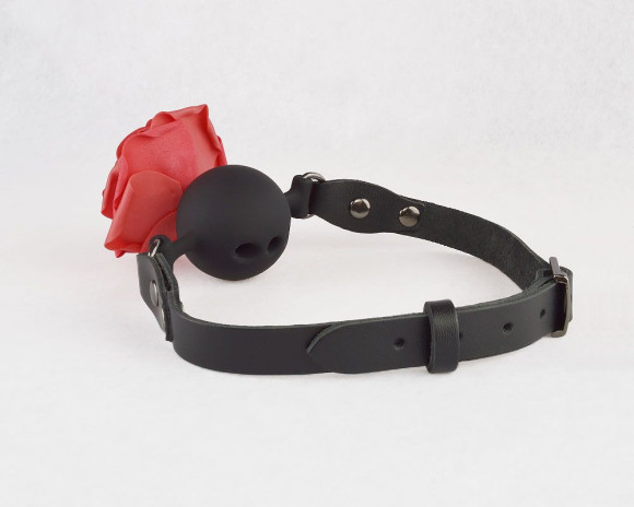 Черный кляп-шар с розой Черный кляп-шар с розой