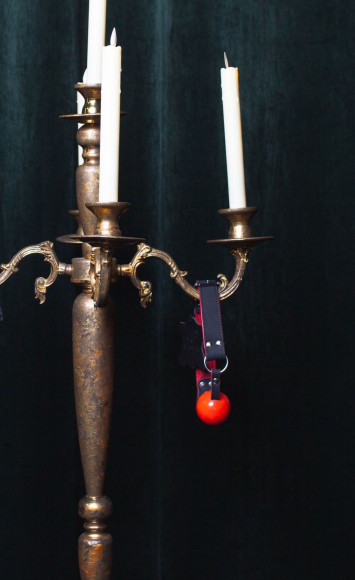 Красный силиконовый кляп-шар Scandal с черным ремешком из натуральной кожи Красный силиконовый кляп-шар Scandal с черным ремешком из натуральной кожи