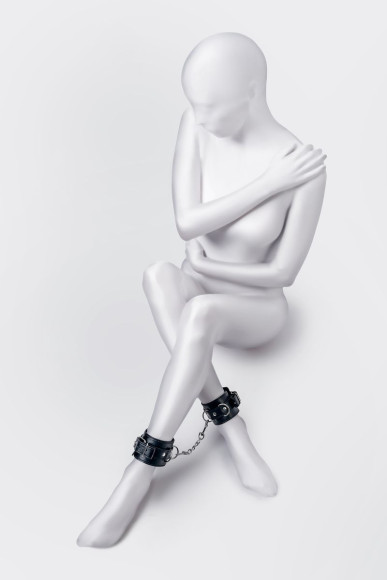 Черные оковы Anonymo из искусственной кожи Черные оковы Anonymo из искусственной кожи