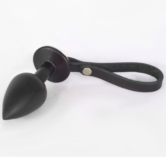 Черная анальная пробка с ремешком - 7 см. Черная анальная пробка с ремешком - 7 см.