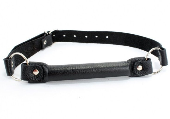 Черный кожаный кляп-трензель на кольцах Черный кожаный кляп-трензель на кольцах