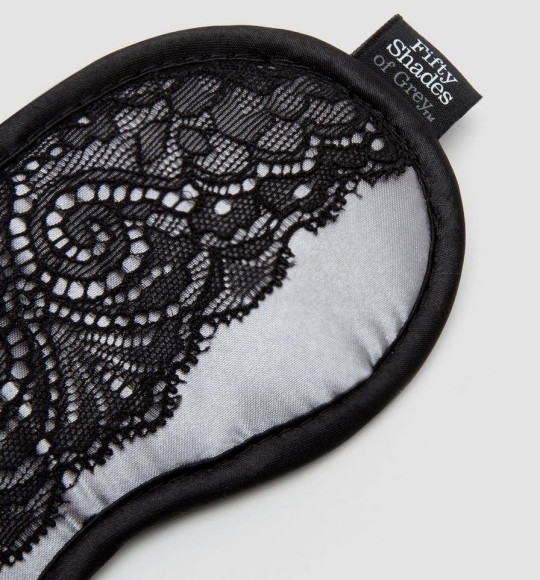 Атласная маска с кружевом Play Nice Атласная маска с кружевом Play Nice