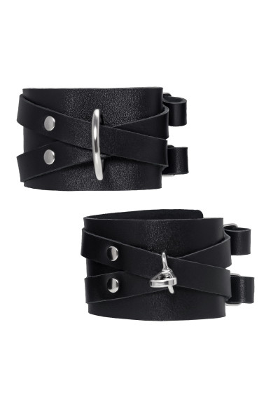 Черные кожаные оковы с двумя перекрёстными ремешками Черные кожаные оковы с двумя перекрёстными ремешками