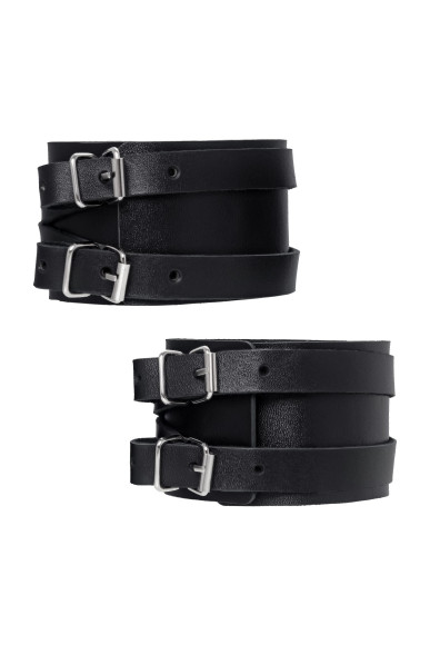 Черные кожаные оковы с двумя перекрёстными ремешками Черные кожаные оковы с двумя перекрёстными ремешками