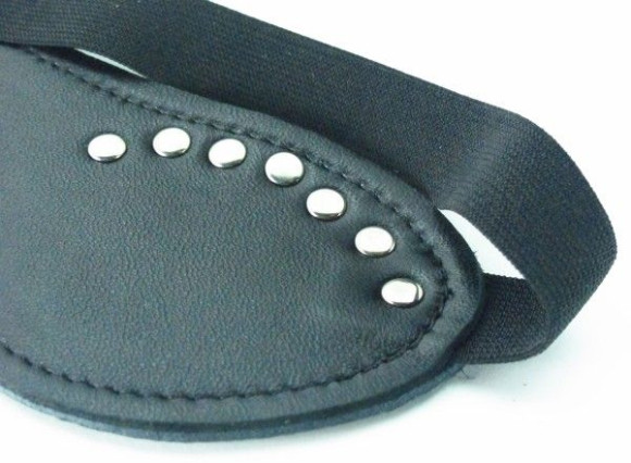 Черная кожаная маска с декором Черная кожаная маска с декором